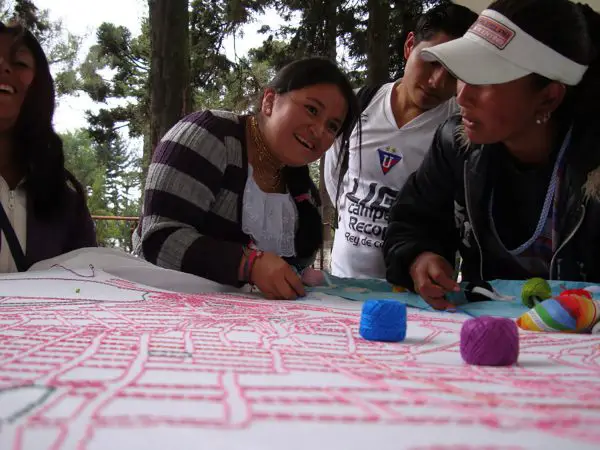 Liz Kueneke - The Urban Fabric El Tejido Urbano - Equador