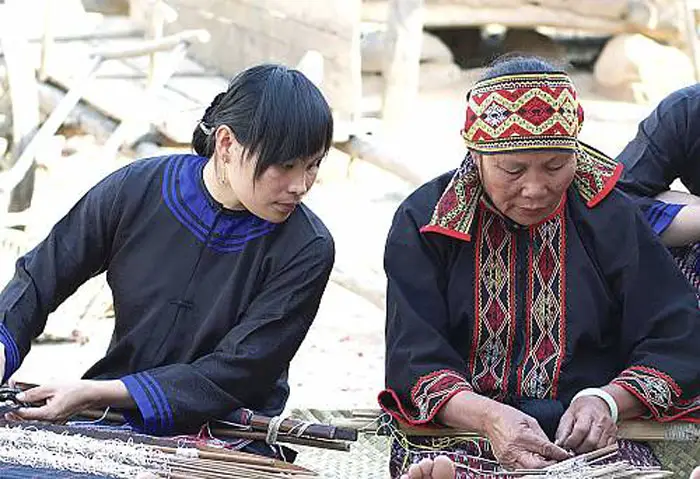 Li Textile Techniques | Weaving